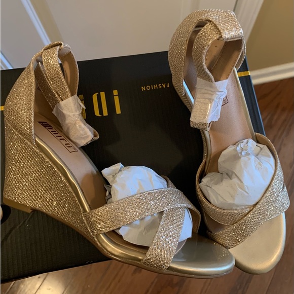IDIFU 3 Inch Gold Glitter Wedge Sandals - Picture 7 of 9